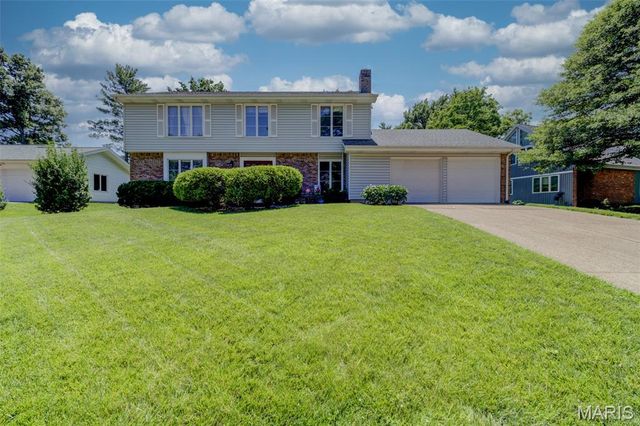 15328 Golden Rain Drive, Chesterfield, MO 63017