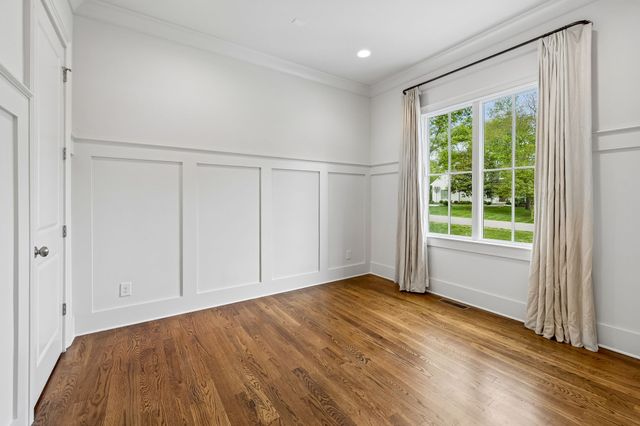 4040 Russellwood Dr, Nashville, TN 37204