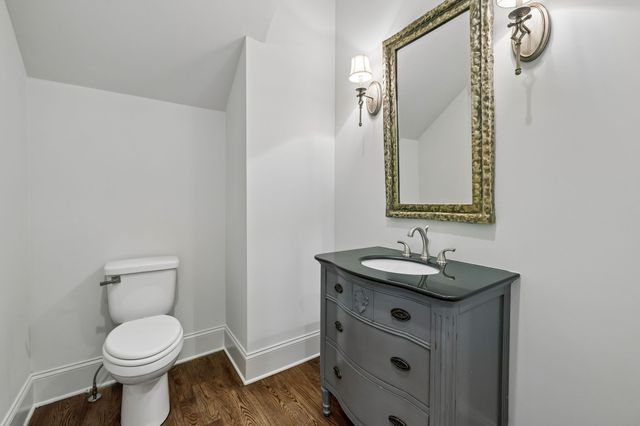 4040 Russellwood Dr, Nashville, TN 37204