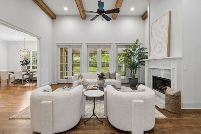 4040 Russellwood Dr, Nashville, TN 37204