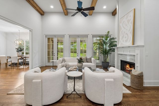 4040 Russellwood Dr, Nashville, TN 37204