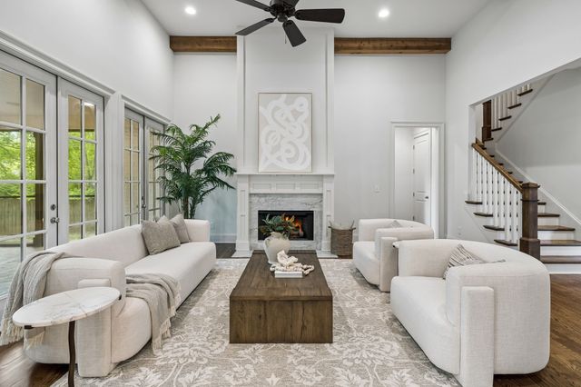 4040 Russellwood Dr, Nashville, TN 37204