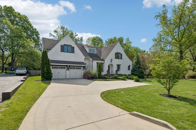 4040 Russellwood Dr, Nashville, TN 37204