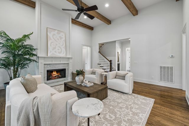 4040 Russellwood Dr, Nashville, TN 37204