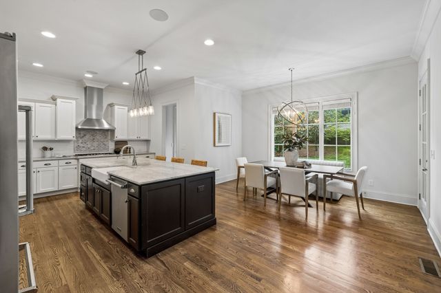 4040 Russellwood Dr, Nashville, TN 37204