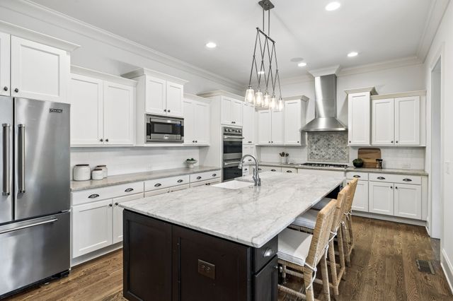 4040 Russellwood Dr, Nashville, TN 37204