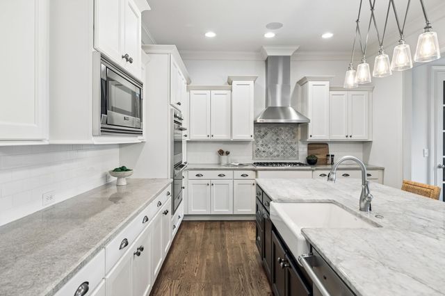 4040 Russellwood Dr, Nashville, TN 37204