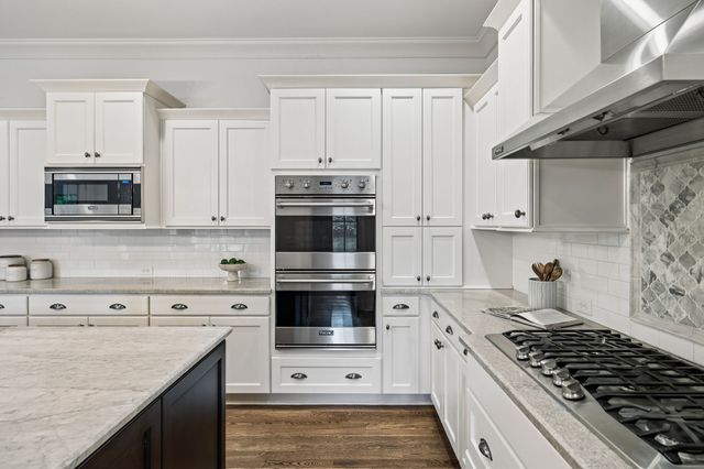 4040 Russellwood Dr, Nashville, TN 37204