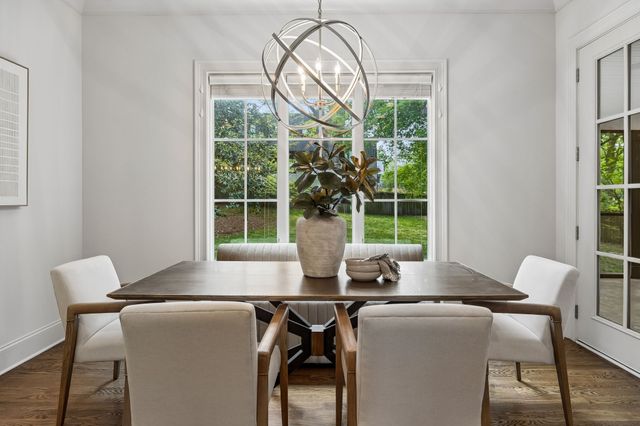 4040 Russellwood Dr, Nashville, TN 37204