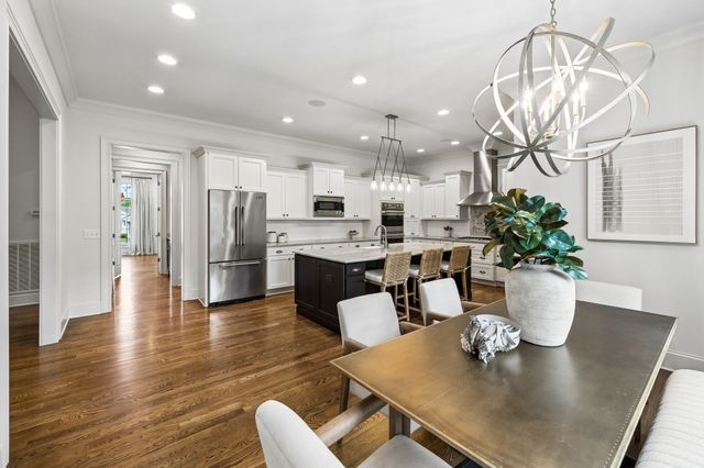 4040 Russellwood Dr, Nashville, TN 37204