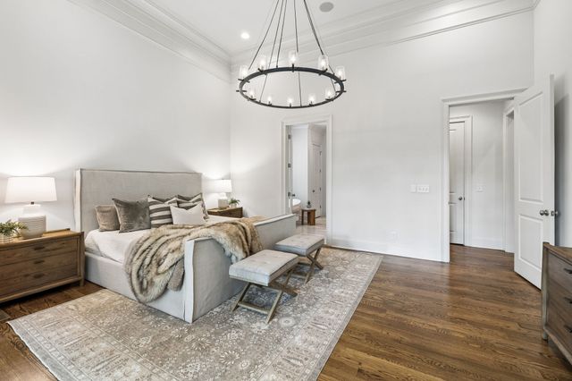 4040 Russellwood Dr, Nashville, TN 37204