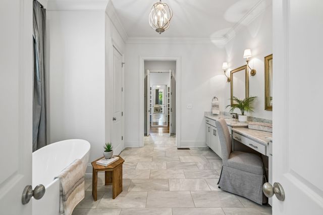 4040 Russellwood Dr, Nashville, TN 37204