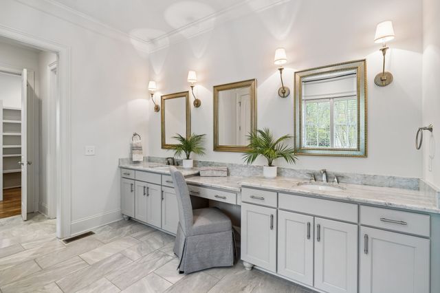 4040 Russellwood Dr, Nashville, TN 37204