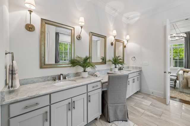 4040 Russellwood Dr, Nashville, TN 37204