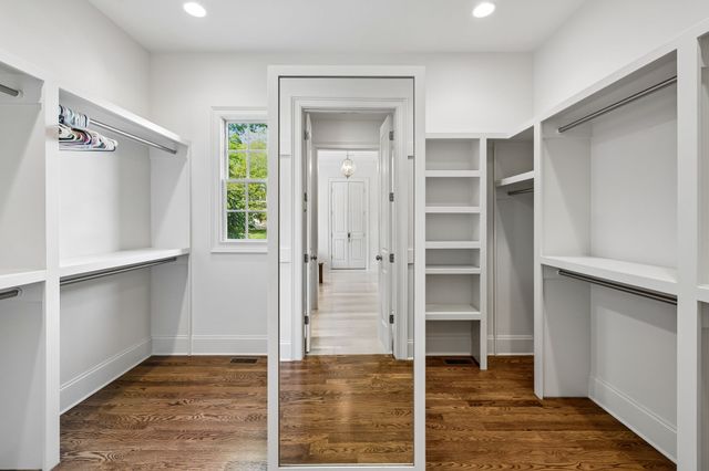 4040 Russellwood Dr, Nashville, TN 37204