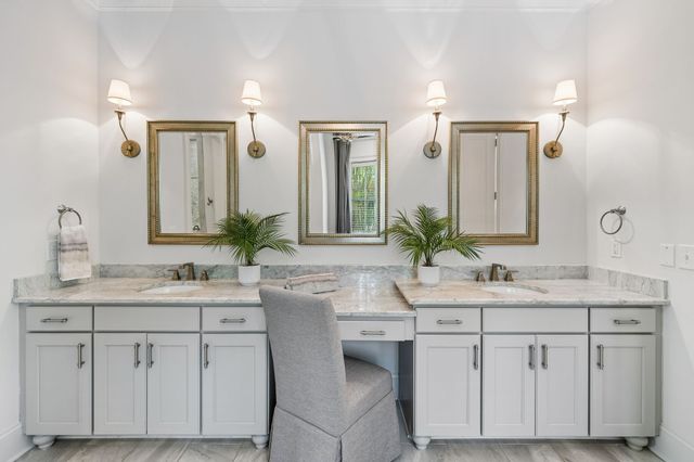 4040 Russellwood Dr, Nashville, TN 37204