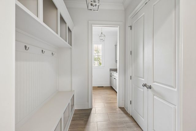 4040 Russellwood Dr, Nashville, TN 37204