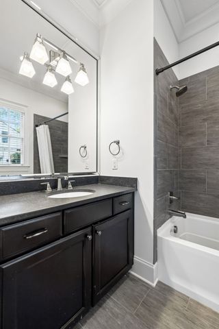 4040 Russellwood Dr, Nashville, TN 37204