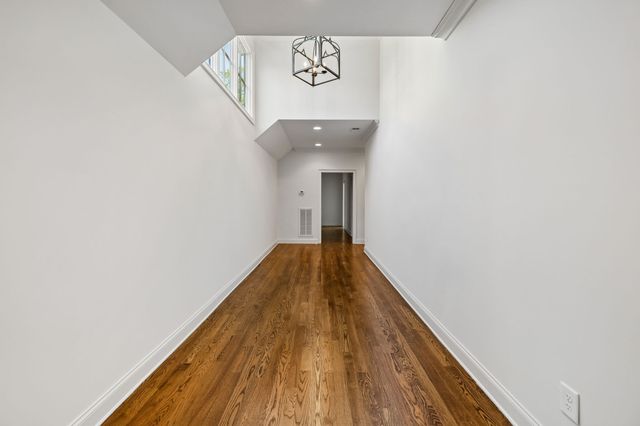 4040 Russellwood Dr, Nashville, TN 37204