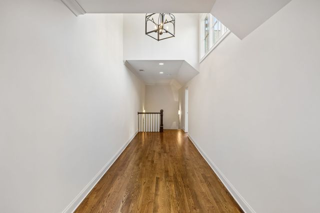 4040 Russellwood Dr, Nashville, TN 37204