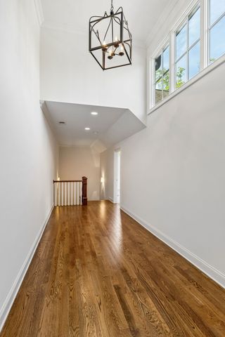 4040 Russellwood Dr, Nashville, TN 37204