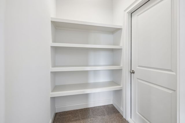 4040 Russellwood Dr, Nashville, TN 37204