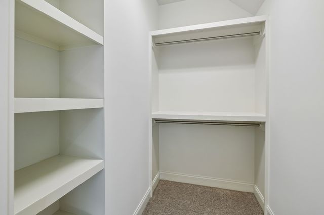 4040 Russellwood Dr, Nashville, TN 37204