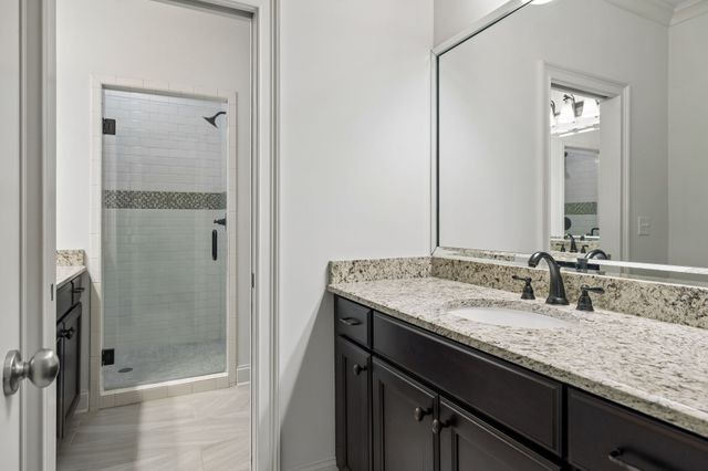 4040 Russellwood Dr, Nashville, TN 37204