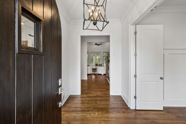 4040 Russellwood Dr, Nashville, TN 37204