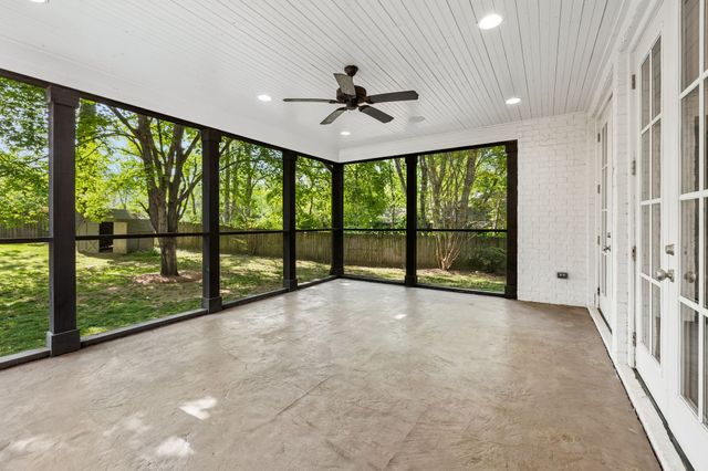 4040 Russellwood Dr, Nashville, TN 37204