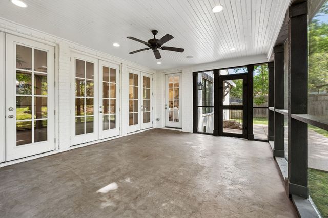 4040 Russellwood Dr, Nashville, TN 37204