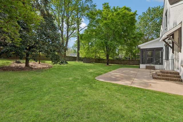 4040 Russellwood Dr, Nashville, TN 37204