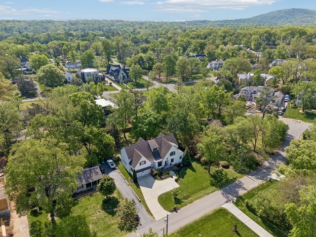 4040 Russellwood Dr, Nashville, TN 37204