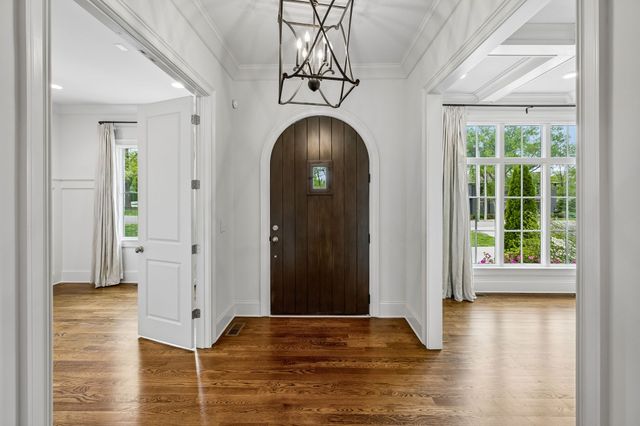 4040 Russellwood Dr, Nashville, TN 37204