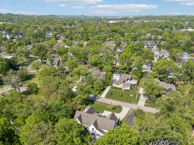 4040 Russellwood Dr, Nashville, TN 37204