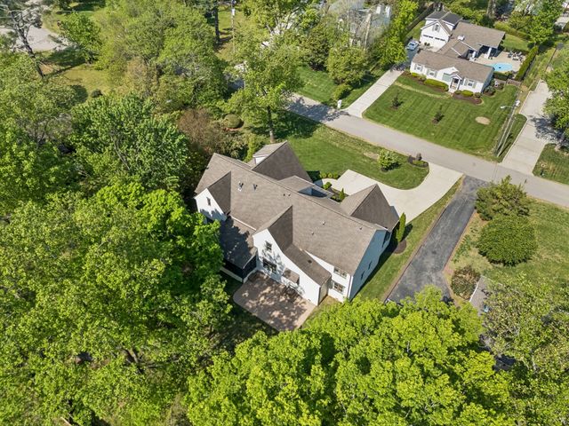 4040 Russellwood Dr, Nashville, TN 37204