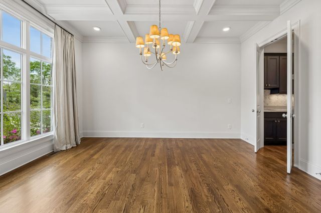 4040 Russellwood Dr, Nashville, TN 37204