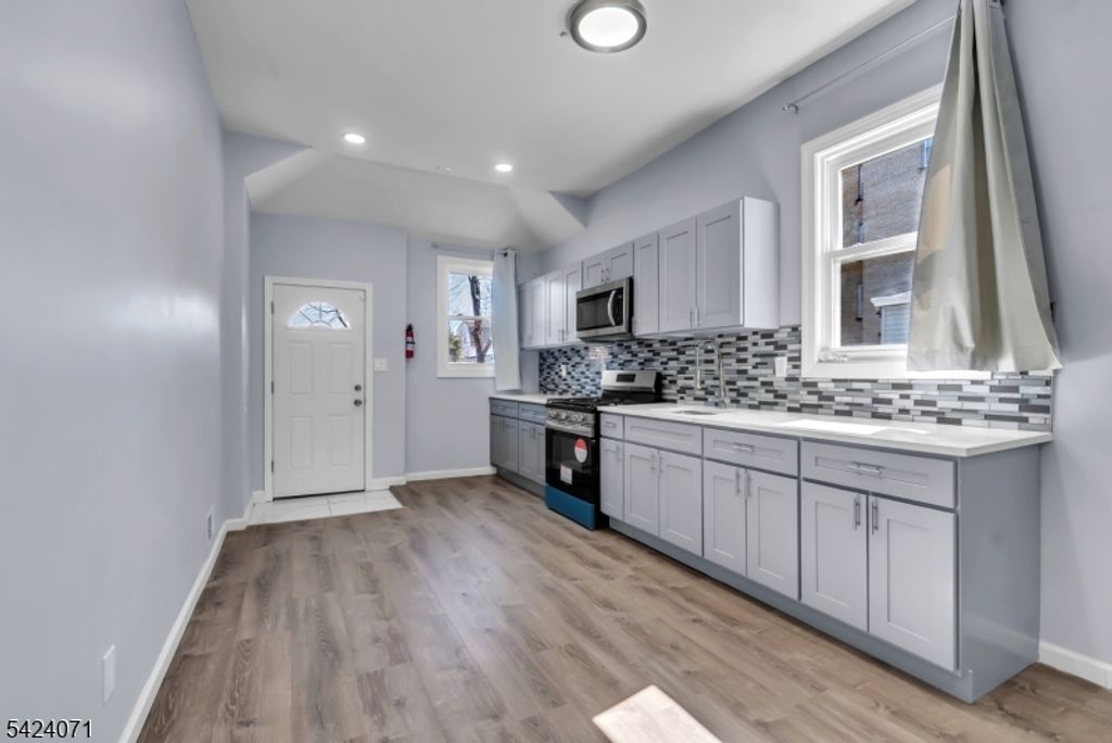 162 S Clinton St, East Orange City, NJ 07018 — photo 2