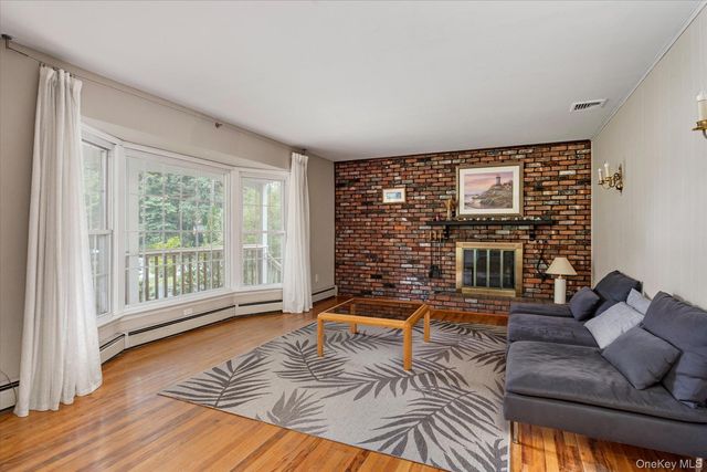 62 Aspen Lane, Stony Brook, NY 11790