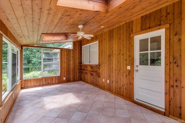 62 Aspen Lane, Stony Brook, NY 11790