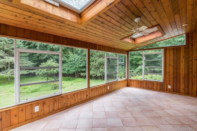 62 Aspen Lane, Stony Brook, NY 11790