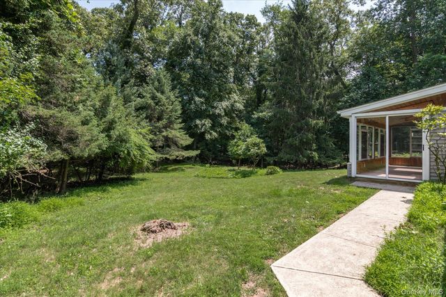62 Aspen Lane, Stony Brook, NY 11790