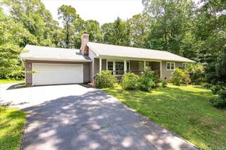 62 Aspen Lane, Stony Brook, NY 11790