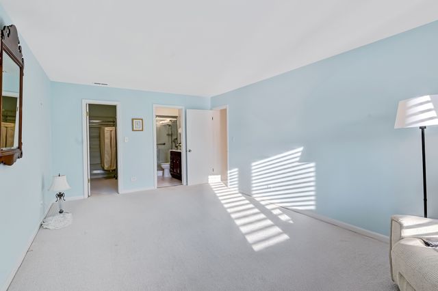 601 Lake Hinsdale Drive 112, Willowbrook, IL 60527