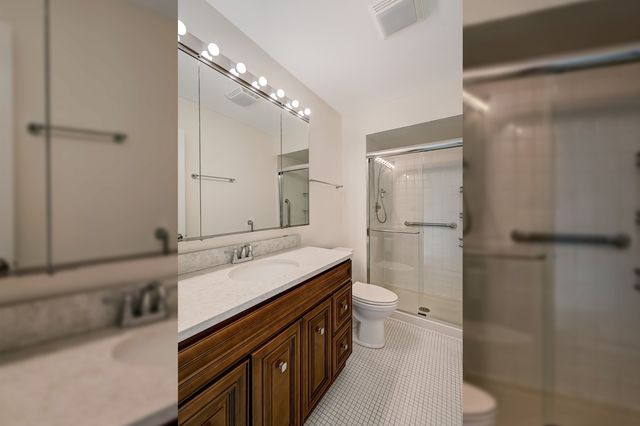 601 Lake Hinsdale Drive 112, Willowbrook, IL 60527