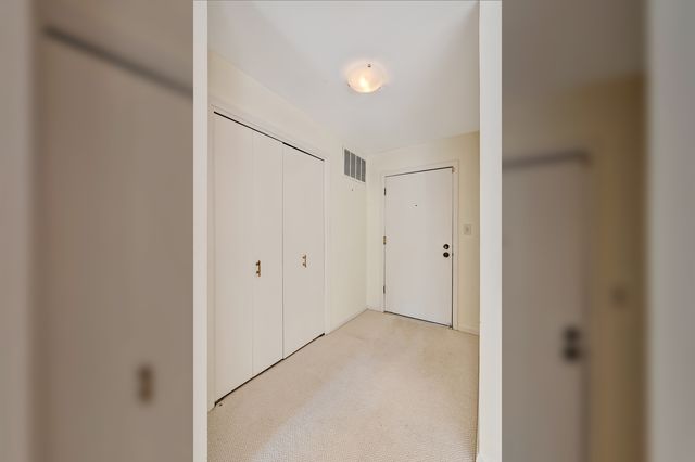 601 Lake Hinsdale Drive 112, Willowbrook, IL 60527