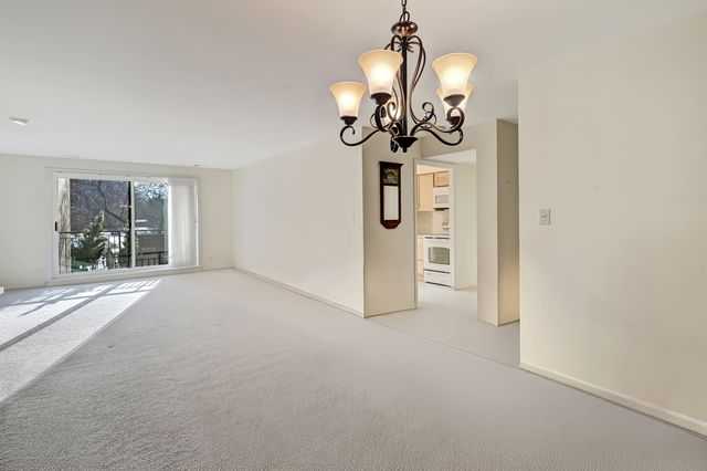 601 Lake Hinsdale Drive 112, Willowbrook, IL 60527