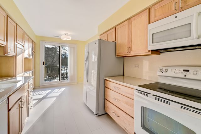 601 Lake Hinsdale Drive 112, Willowbrook, IL 60527