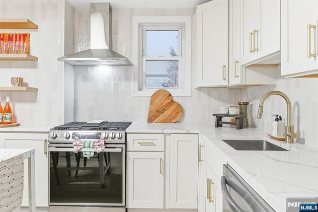 86 Roosevelt Avenue, Belleville, NJ 07109