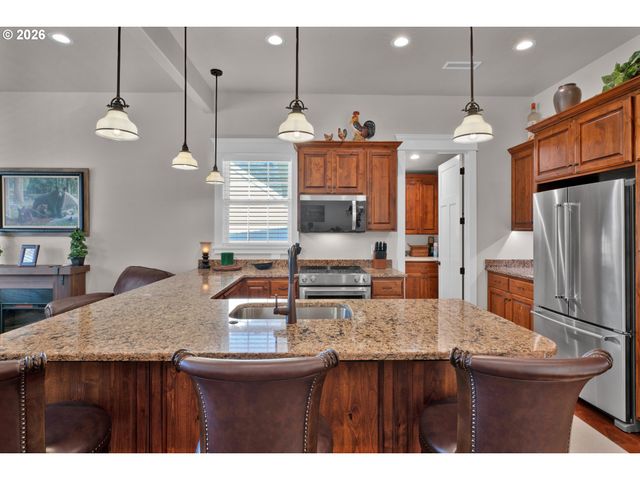 290 HARBOR St, Florence, OR 97439